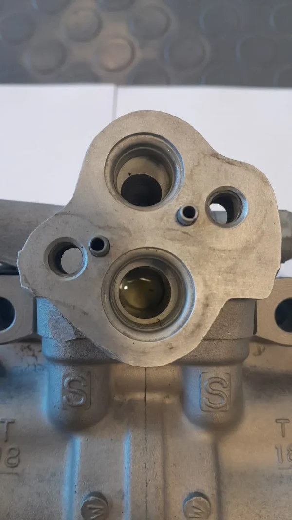 Compresor Denso 10p 15c 1v 12v Pasante - Imagen 2